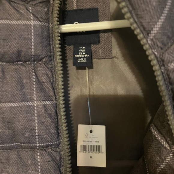 Gap men’s medium charcoal gray plaid puffer tech vest. Brand new with tags. - Picture 2 of 3